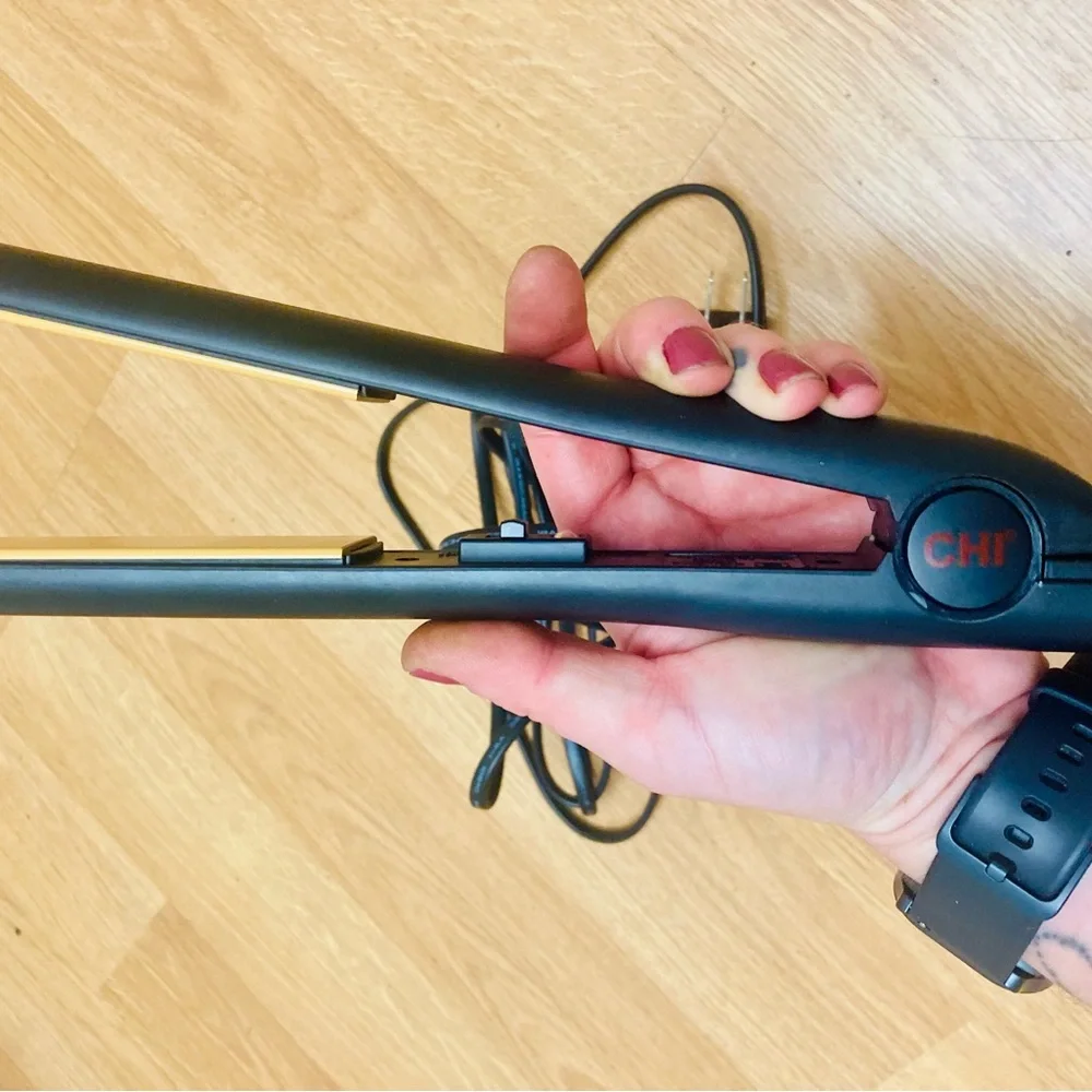 New 🌟 CHI Ceramic Plated Hair Straightener - Picture 6 of 6